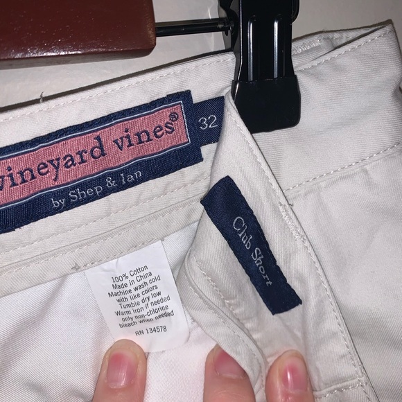 Vineyard Vines Club Shorts - Picture 2 of 4
